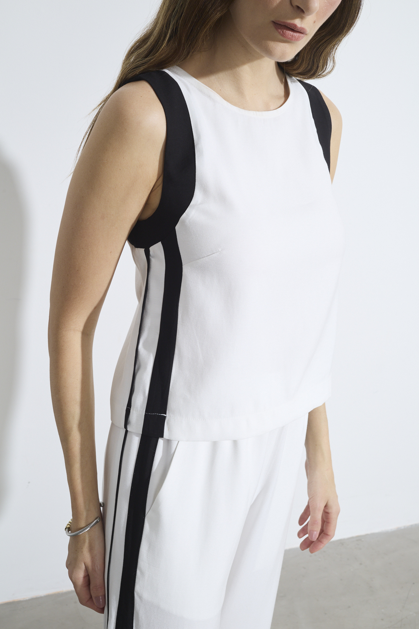 Blusa em afaiataria Skye Branco e Preto