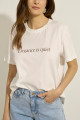 Camiseta Elegance Is Quiet
